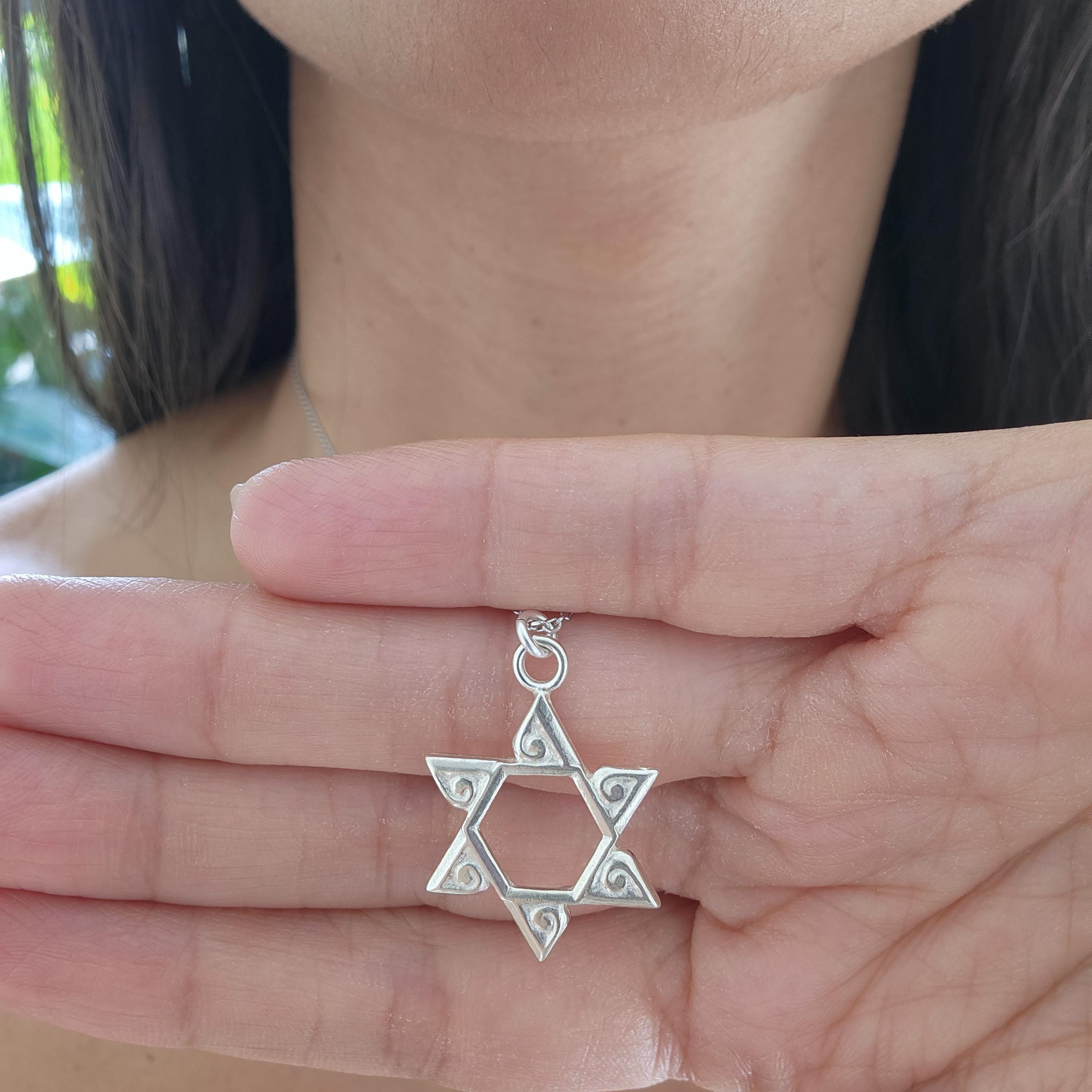 שרשרת מגן דוד שרשרת מגן דוד מכסף 925 משובצת בצבע ישראל