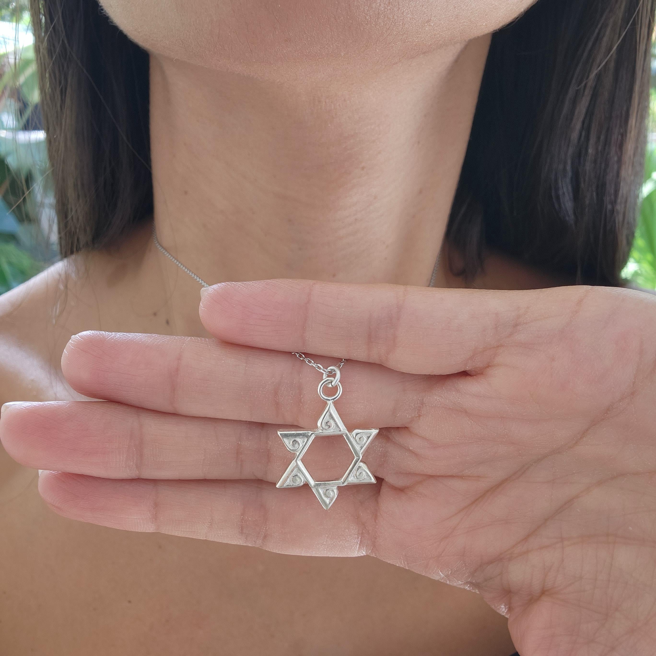 שרשרת מגן דוד שרשרת מגן דוד מכסף 925 משובצת בצבע ישראל