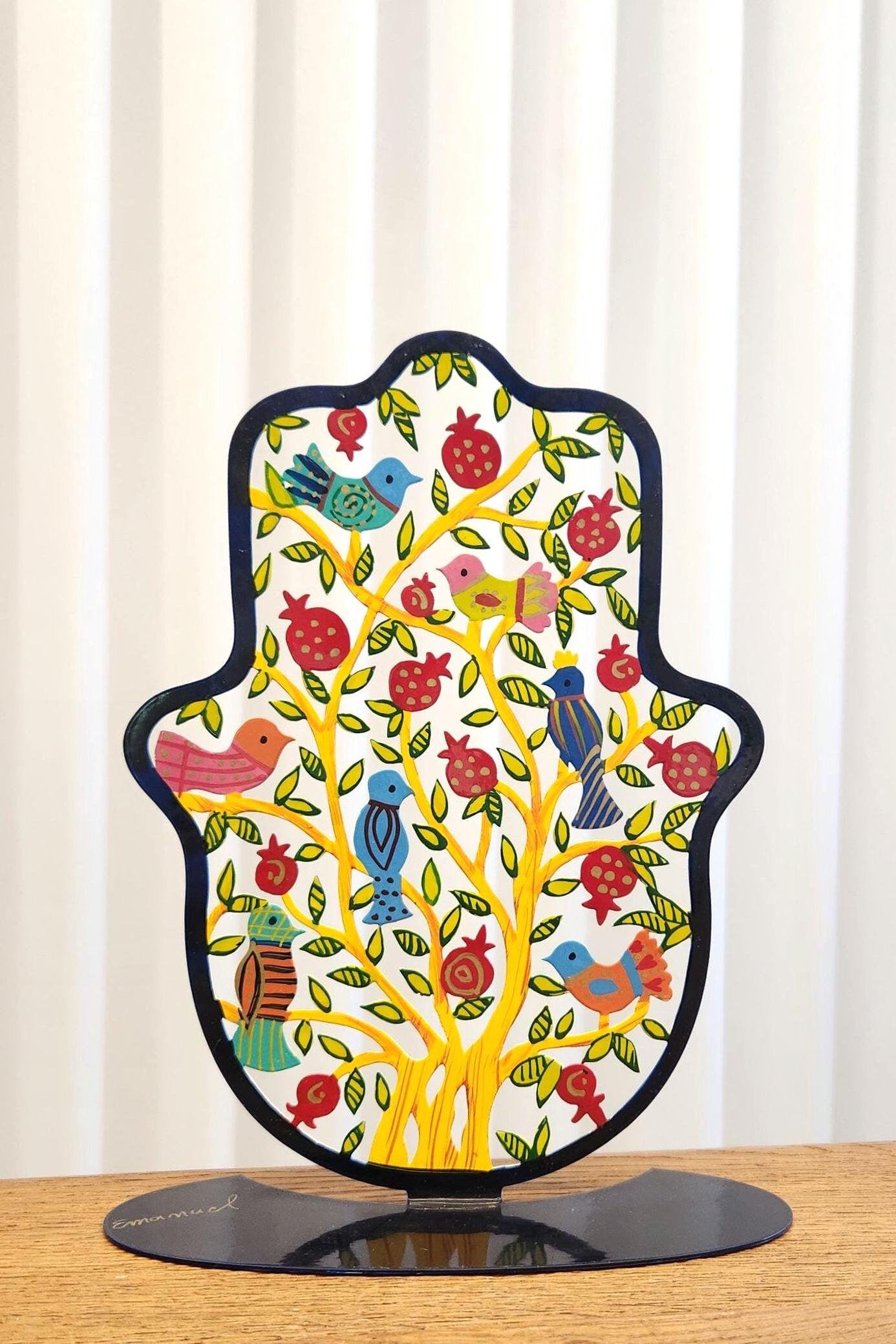 יאיר עמנואל יודאיקה אמנות שלט מתכת אומן ישראלי אמנות יהודית מתנות יהודיות לחנוכה מתנות יודאיקה לעיצוב הבית שלט חמסה רימון