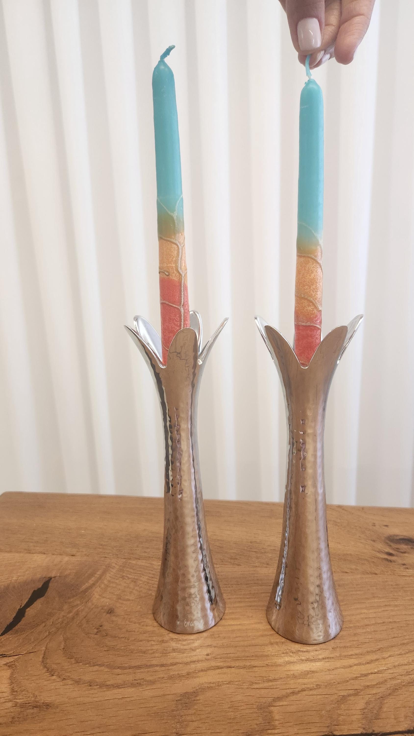 נרות קידוש לשבת נרות שעוות דבורים בעבודת יד לשבת נרות כשרים נרות שבת עבודת יד בישראל אמנות יודאיקה שבת שלום