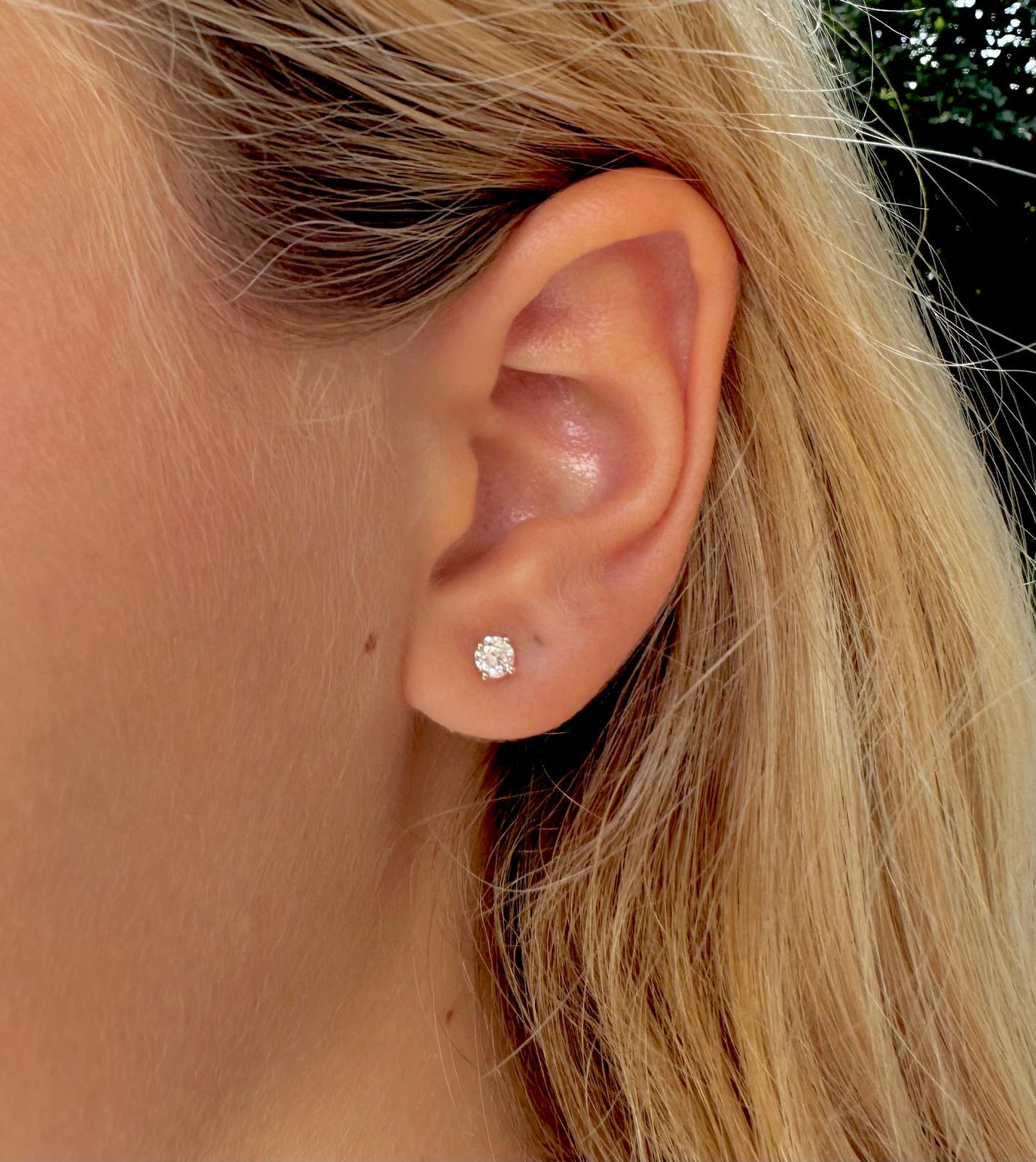 עגילי יהלום מעבדה חתיכים זהב 14 קראט זהב לבן