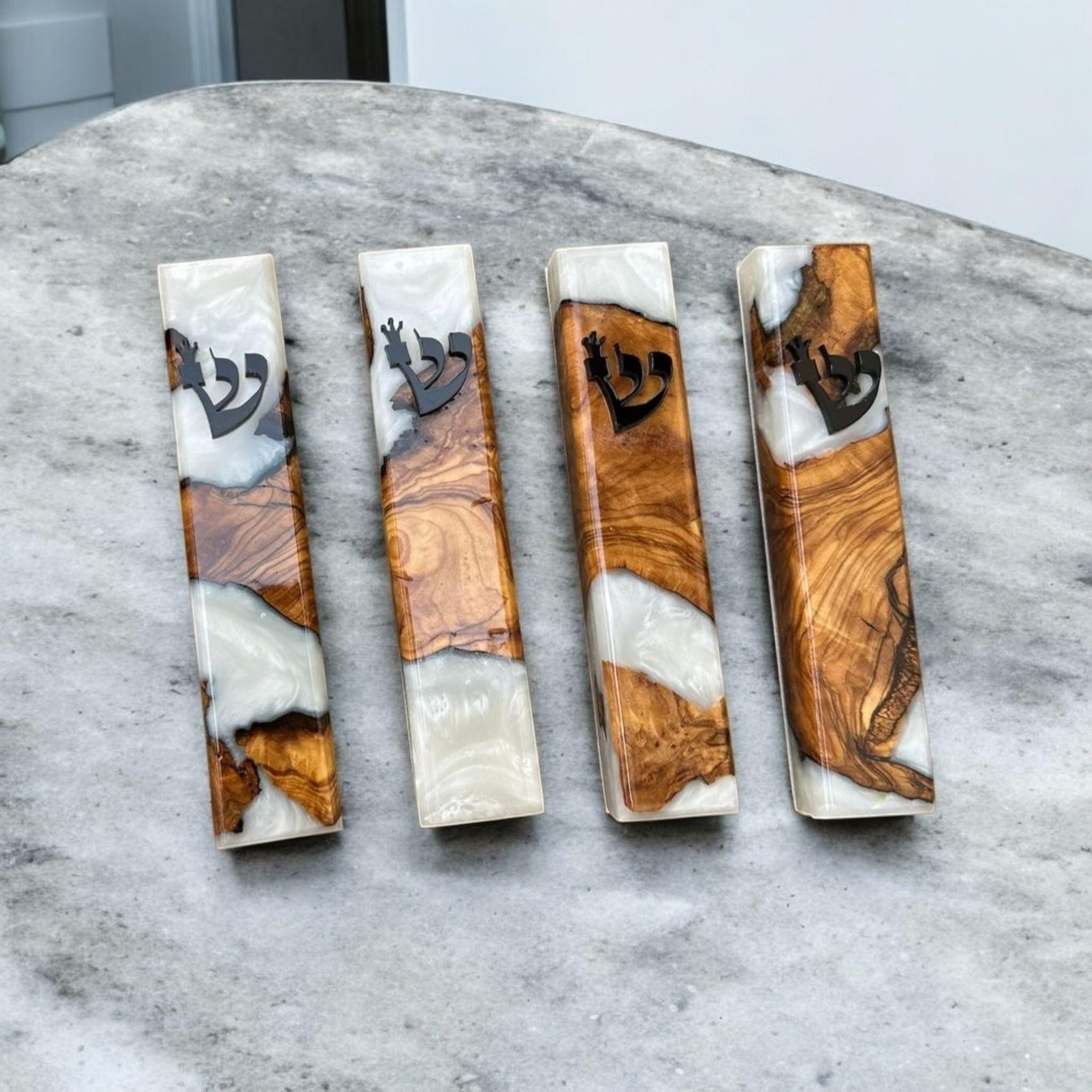 מזוזה בעבודת יד מעץ זית ומזוזה אפוקסי